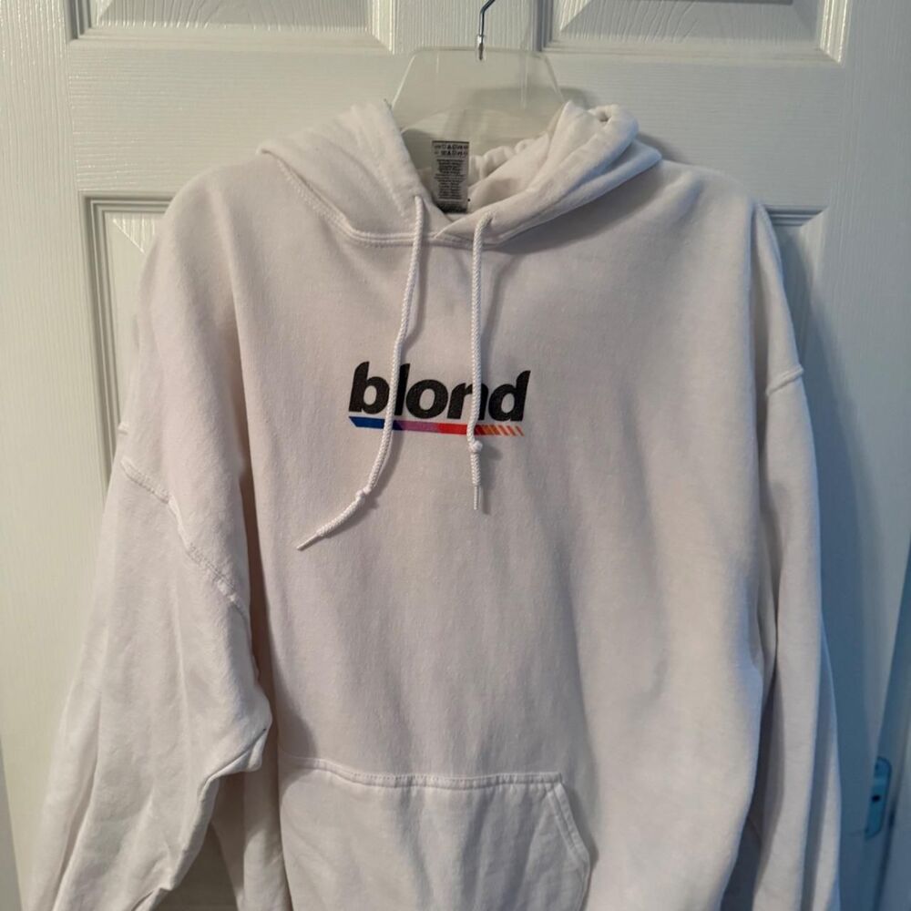Gildan Men's White Hoodie